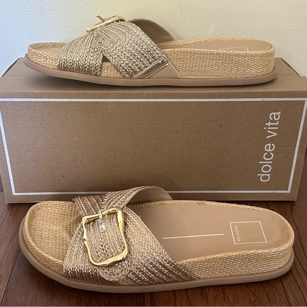 Dolce Vita “Sydnee “ slide on woven raffia sandal with gold buckle. Size 7 1/2 - Picture 2 of 4